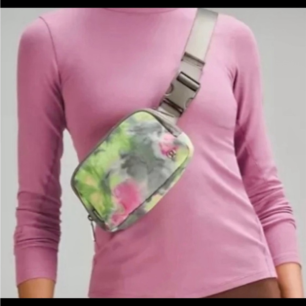 LULULEMON EVERYWHERE 1LTR HYPER TIE-DYE MULTI ROVER BELT BAG GREEN PINK & GRAY